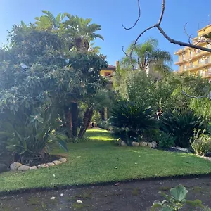 https://casa-delle-rose-catania.taorminaitalyhotels.com