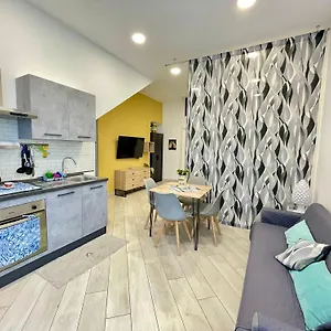 https://sunshine-house-taormina.taorminaitalyhotels.com